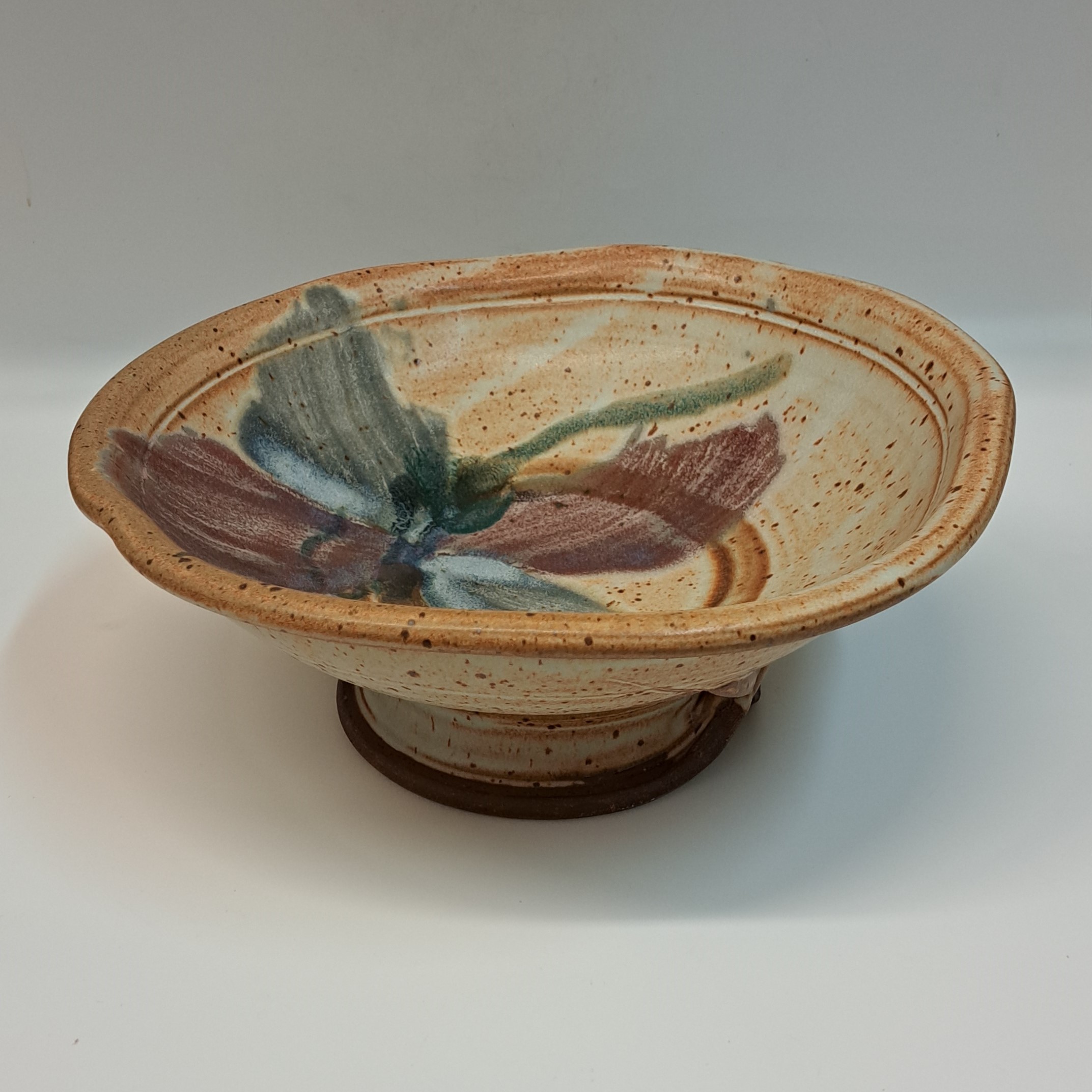 Click to view detail for #230601 Bowl on Pedestal $42